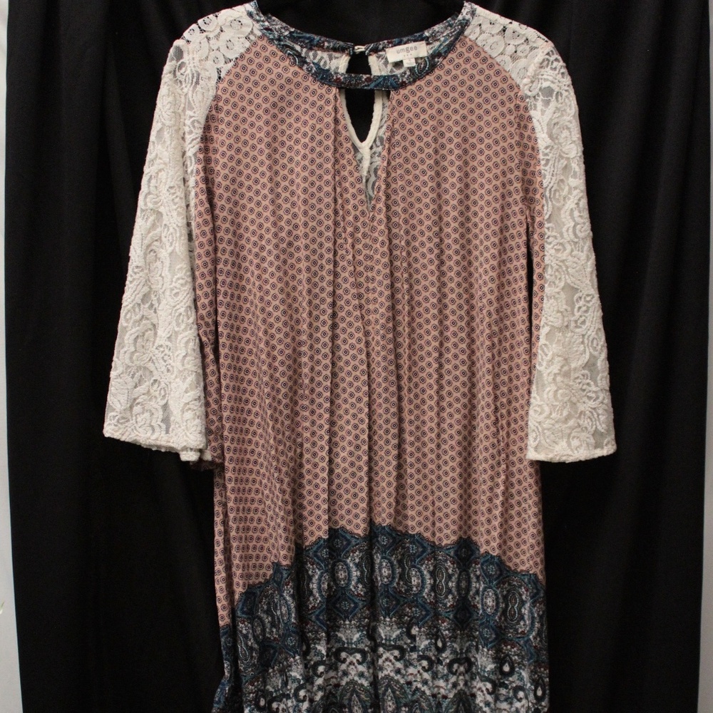 Laced sleeve tunic